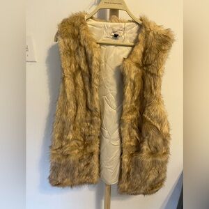 faux fur vest size M